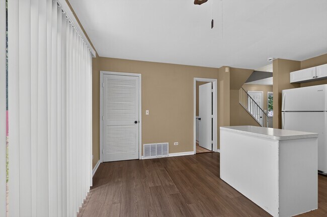 Building Photo - 1371 Andover Dr