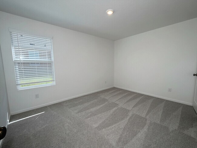 Building Photo - 401 Meadows Ln