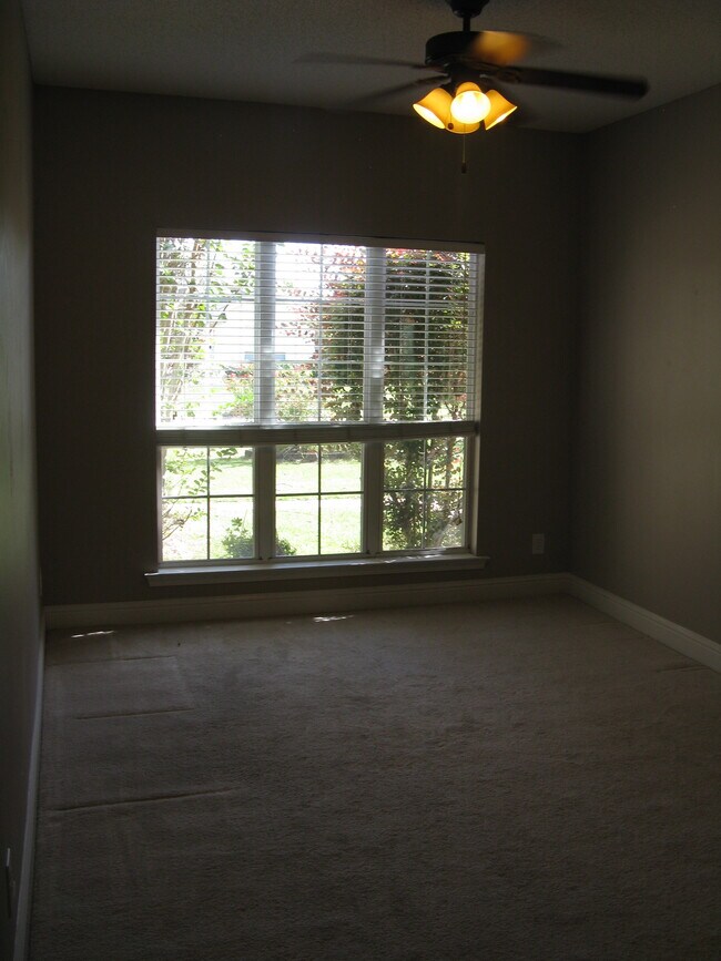 Dining - 2380 Polo Pl W