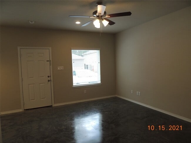 Building Photo - 615 Hayman St