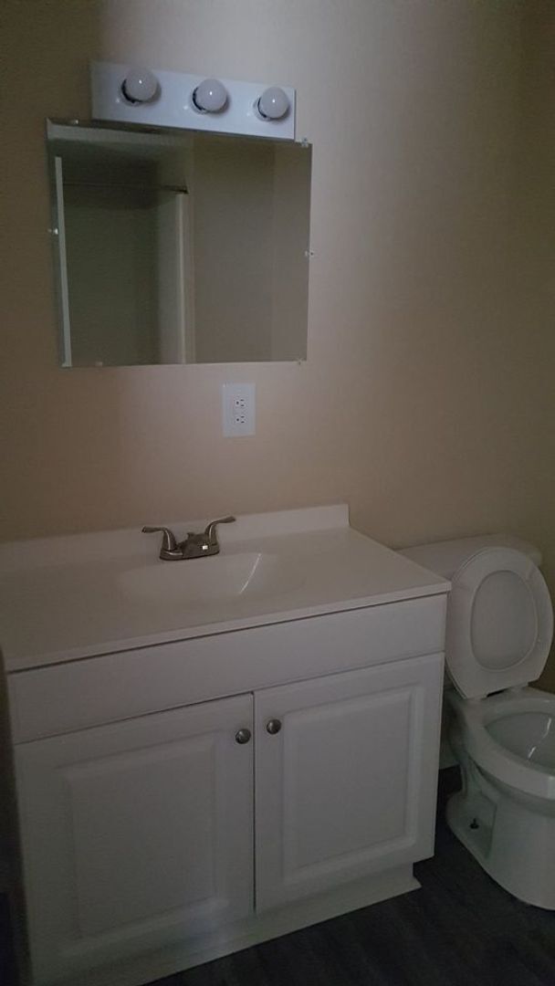 Building Photo - ! Bedroom 1 Bath Apartment for Rent