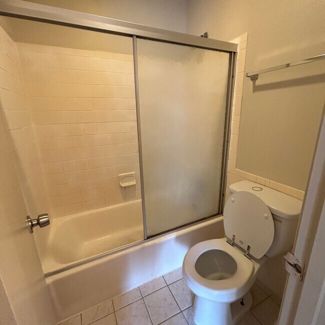 Building Photo - 7206 Creekside Dr