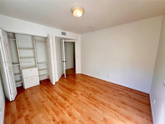 Building Photo - 2433 Pasadena Way