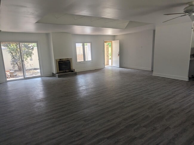 Building Photo - 6 Southwood Ct