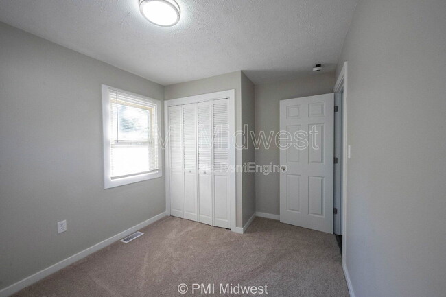 Building Photo - 2945 N Denny St