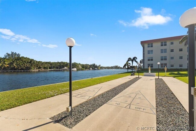 Building Photo - 3100 NE 48th Ct