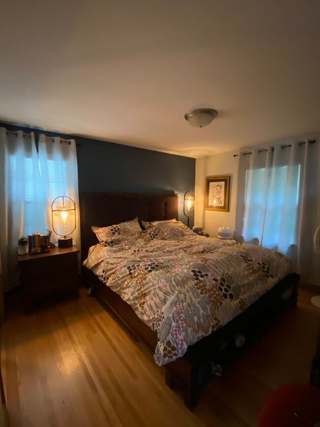 Building Photo - Charming NE Home w/ Two Car Garage