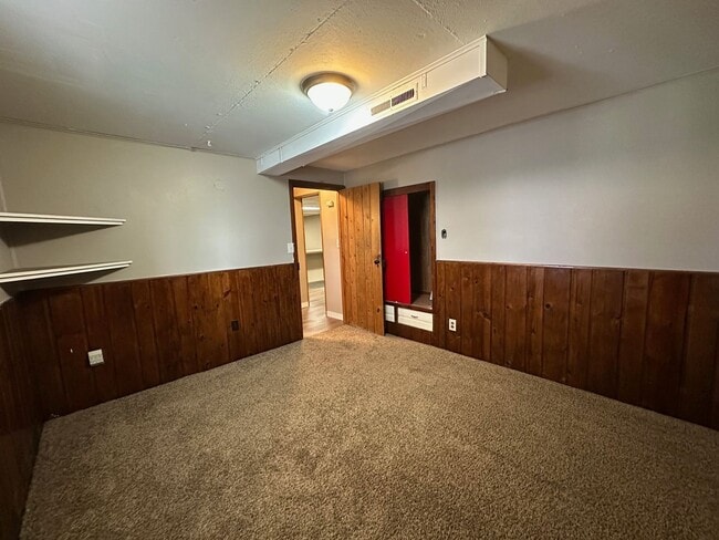 Building Photo - Spacious Northside 4-Bed, 2-Bath Ranch with Hardwood Floors