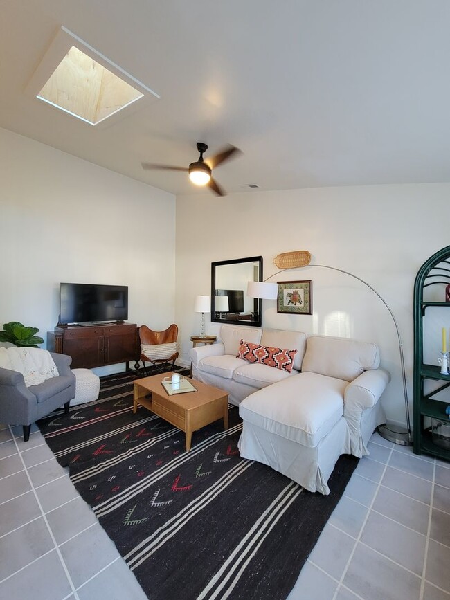 Building Photo - CAROLINA PLACE - Within minutes to Downtow...