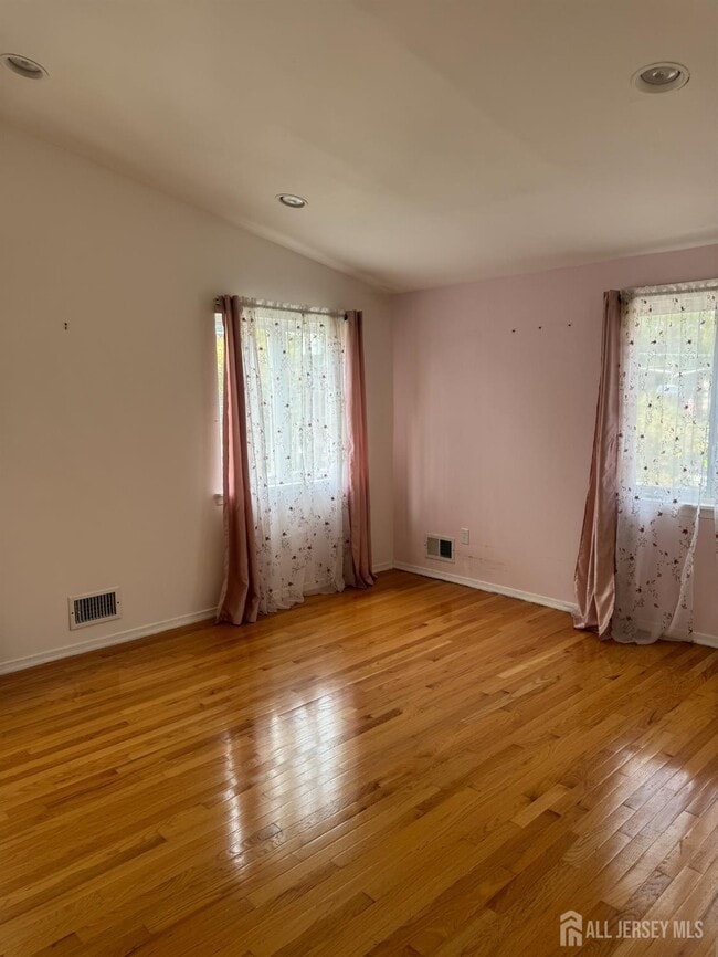 Building Photo - 295 Water St