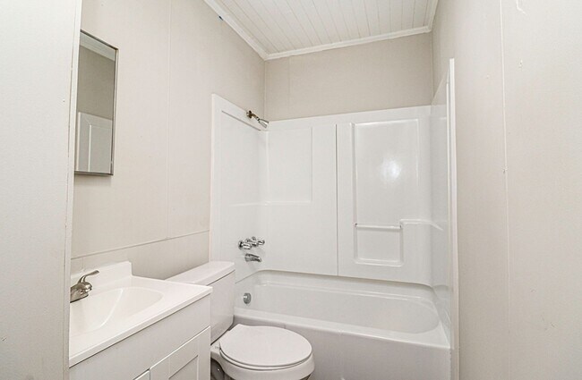 Building Photo - New Bern 505