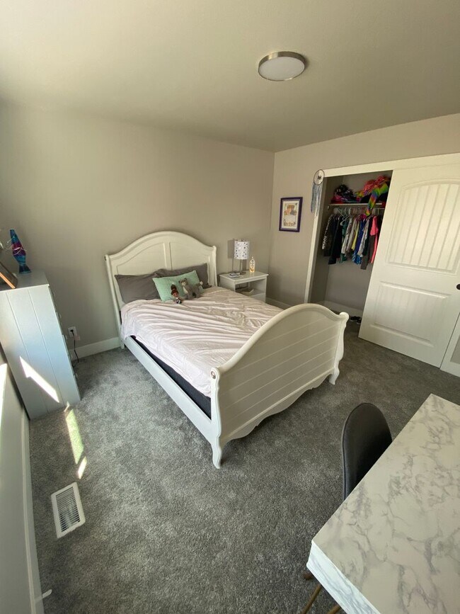 Building Photo - STUNNING 4BD/3.5BA HOME IN CUMBRE VISTA | ...