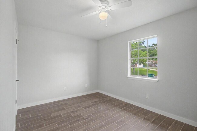 Building Photo - 108 Phylis Dr