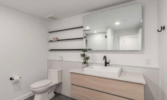 Building Photo - 1601 Park Ave