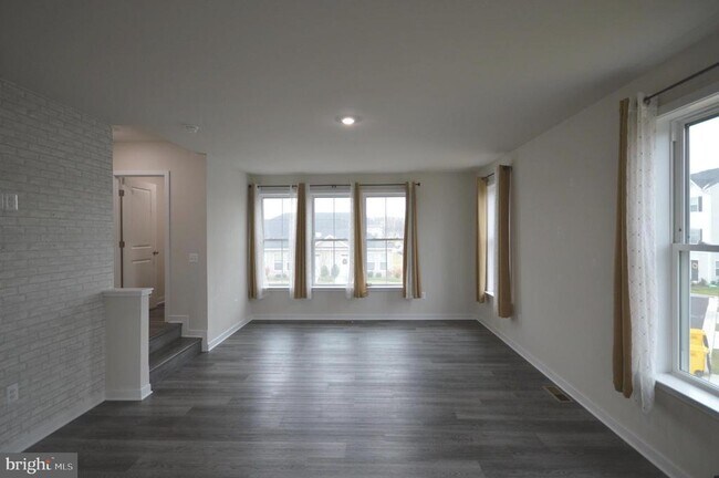 Building Photo - 44 Marineris Cir