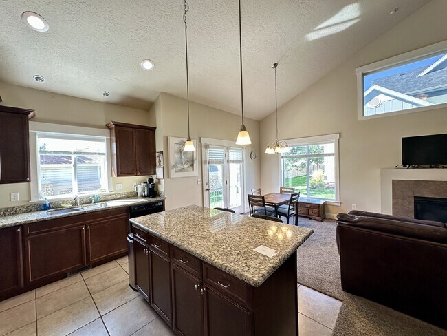 Building Photo - 1973 Park Rim Way