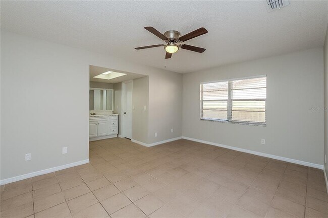 Building Photo - 3103 Apricot St