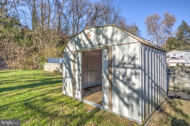 Building Photo - 1675 Wabank Rd