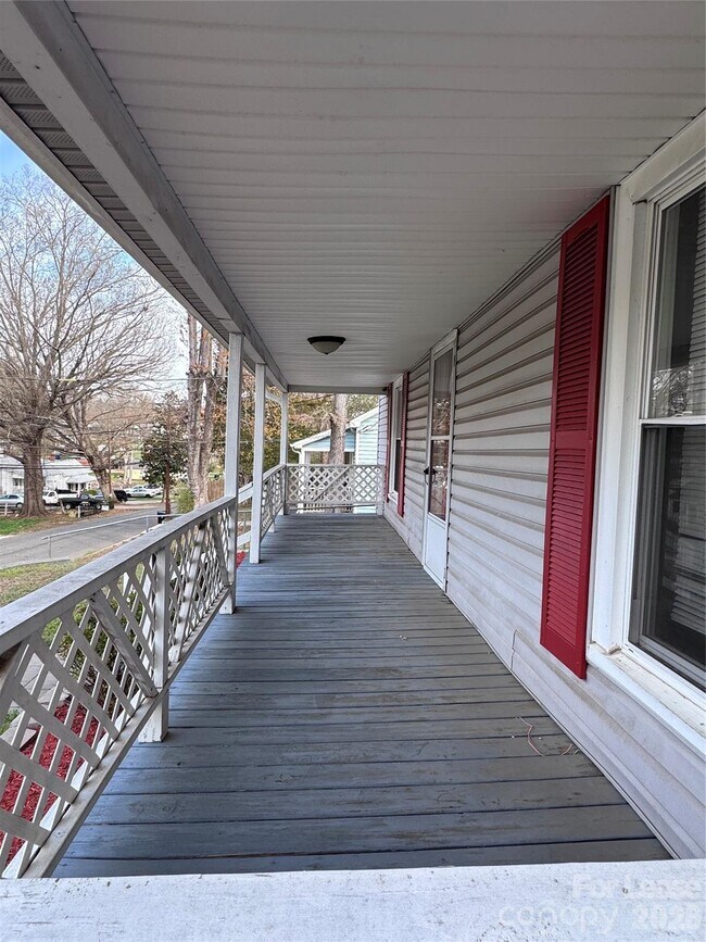 Building Photo - 65 White St SW