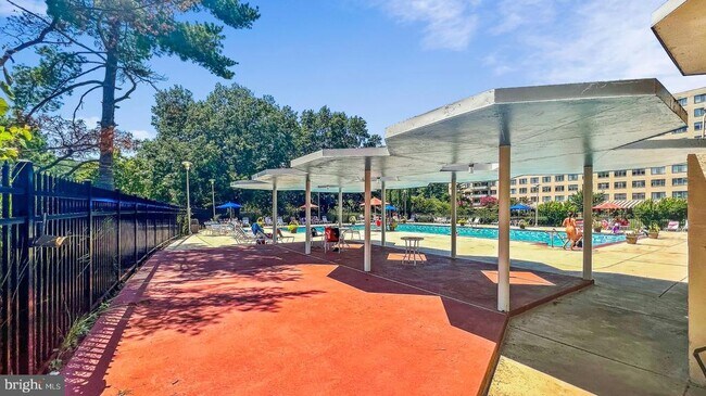 Building Photo - 6631 Wakefield Dr