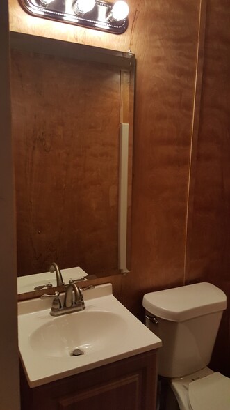 Unit #4 Bathroom - 4182 FLOYD JOHNSTON RD