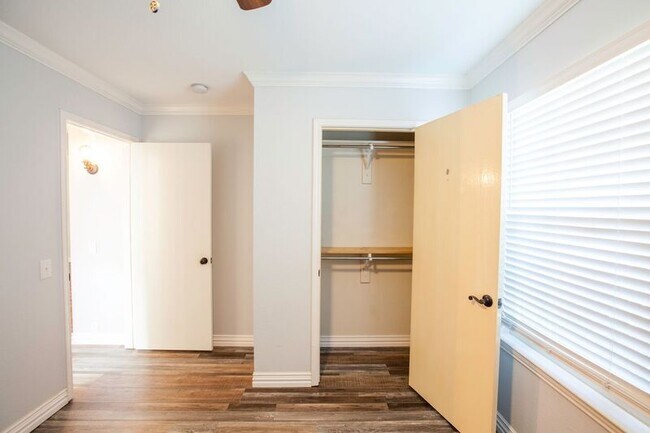 Building Photo - 3103 Creekwood Dr