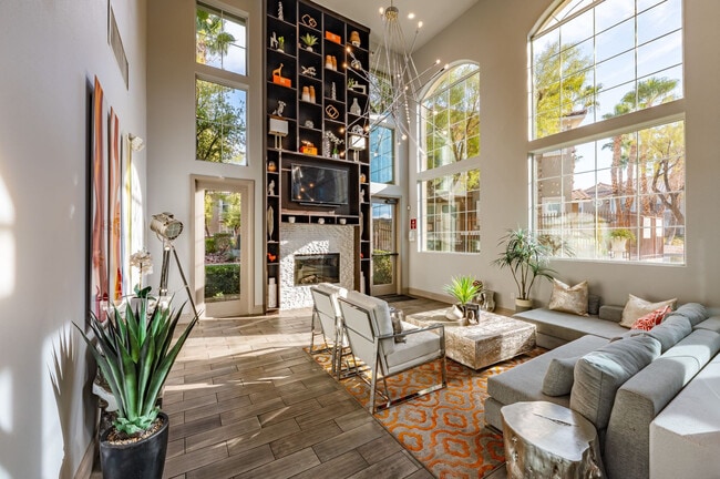 Building Photo - Aspire at Tesora