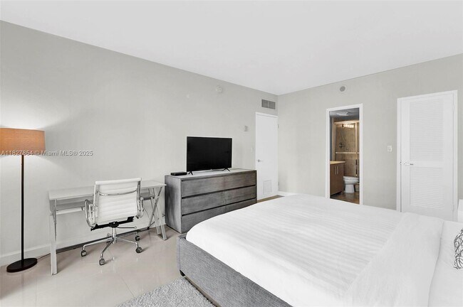 Building Photo - 10275 Collins Ave