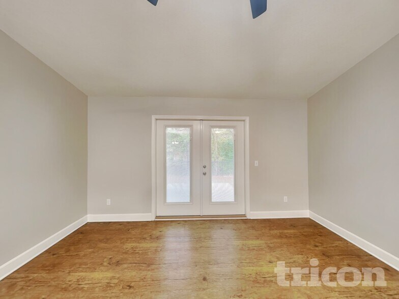 Building Photo - 45197 Weaver Cir