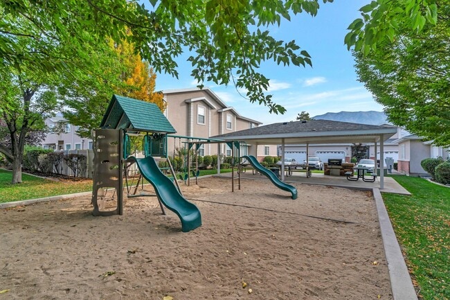 Building Photo - 69 360 W