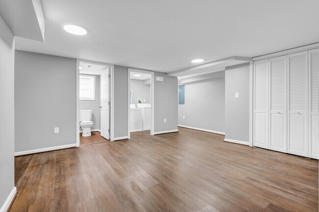Building Photo - 2103 Chelsea Terrace