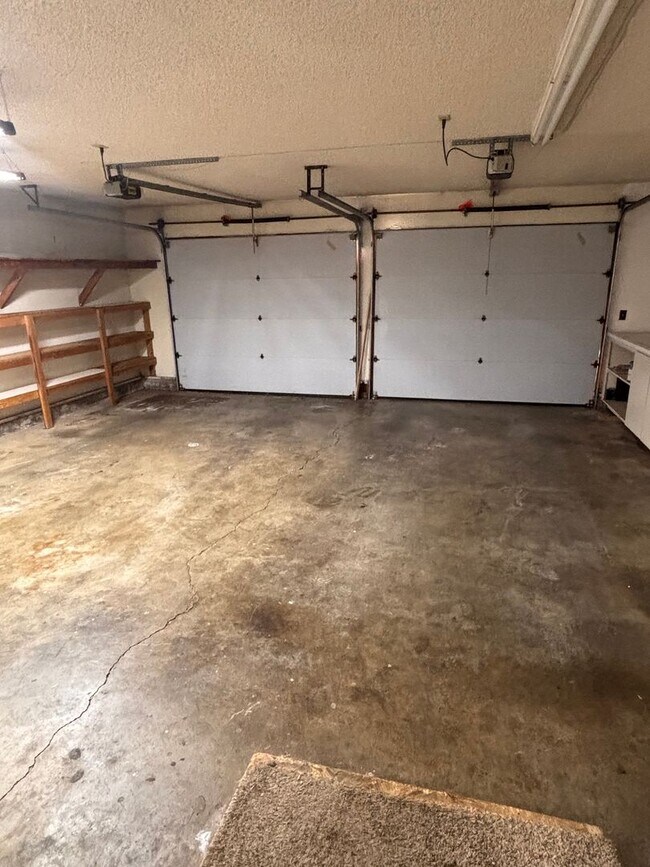 Building Photo - Spacious 4 bedroom 2 bath Home in North Al...