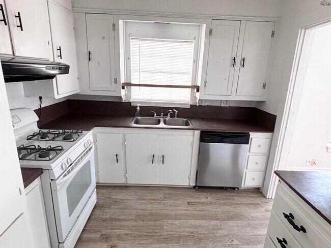 Building Photo - 1513 P B Ln