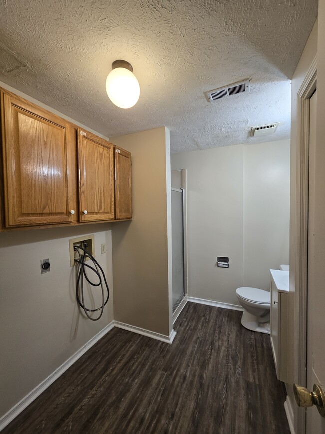 Building Photo - 3824 W Elm St