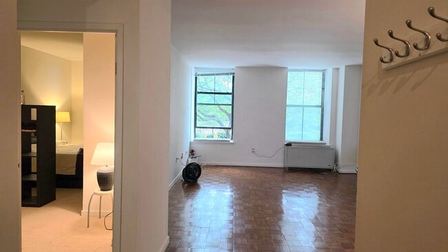 Primary Photo - 1 Greene St