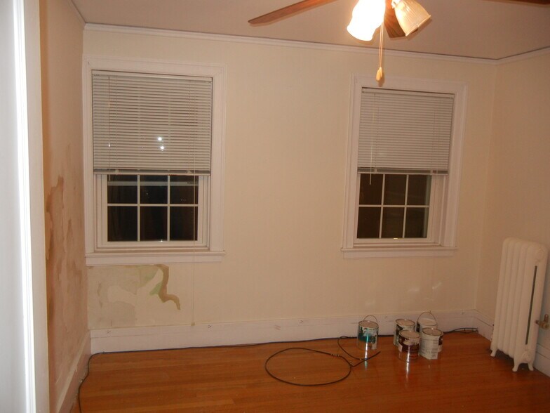 Building Photo - 298 Main St