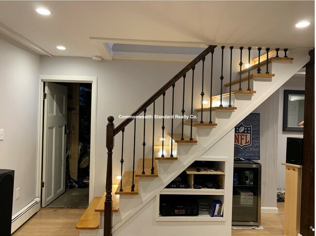 Building Photo - 53 Gale St