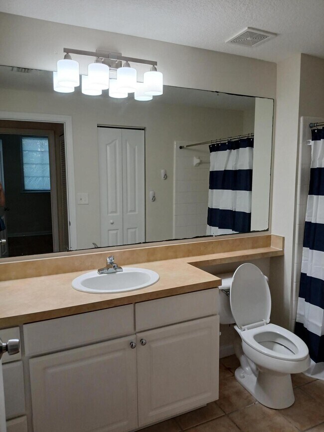 Building Photo - 9857 Baywinds Blvd