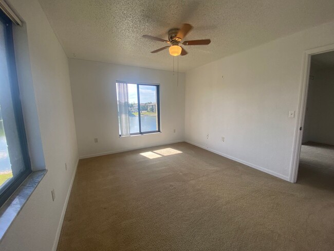 Building Photo - 4008 Oakview Dr