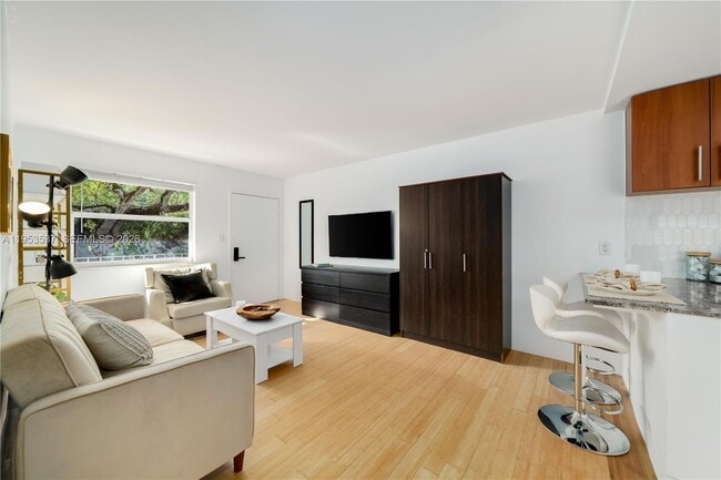 Building Photo - 651 NE 60th St