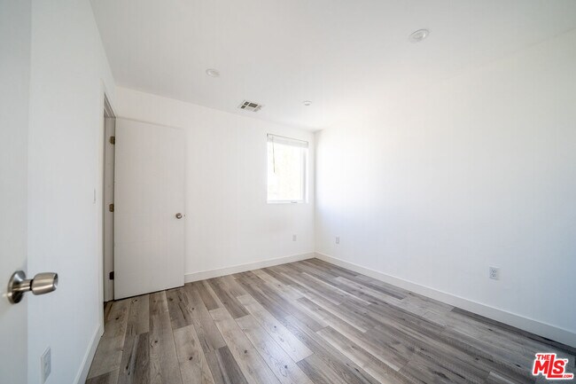 Building Photo - 5746 Elmer Ave