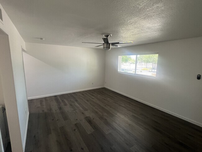 Building Photo - 1325 N 48th St