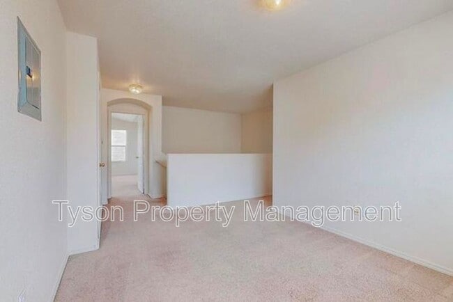 Building Photo - 2420 Falesco Dr SE
