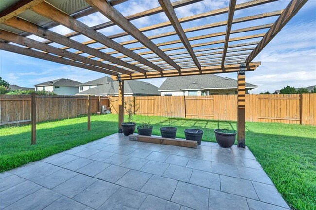 Building Photo - 300 Briar Park Dr