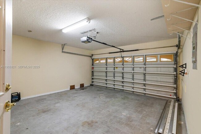 Building Photo - 17610 SW 4th Ct