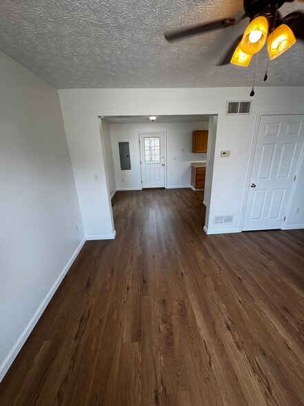 Building Photo - 861 E Saint Johns St