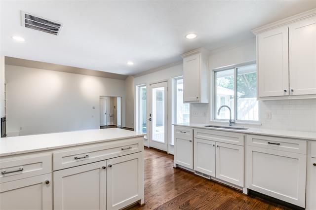 Building Photo - 3101 Lovers Ln