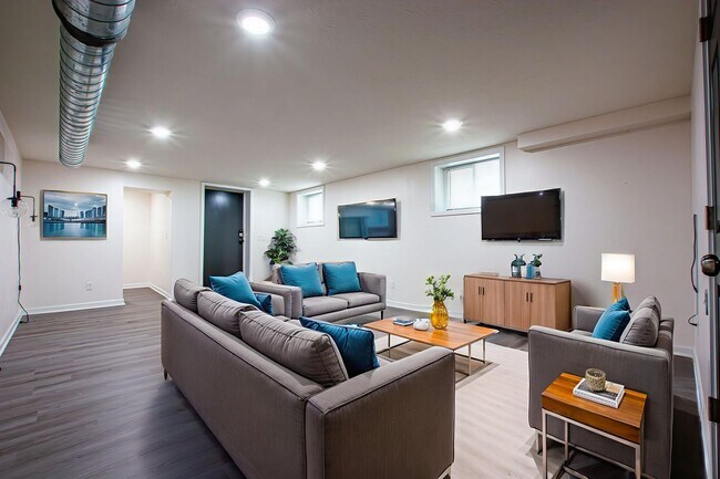 Building Photo - 116-118 N 32nd Avenue