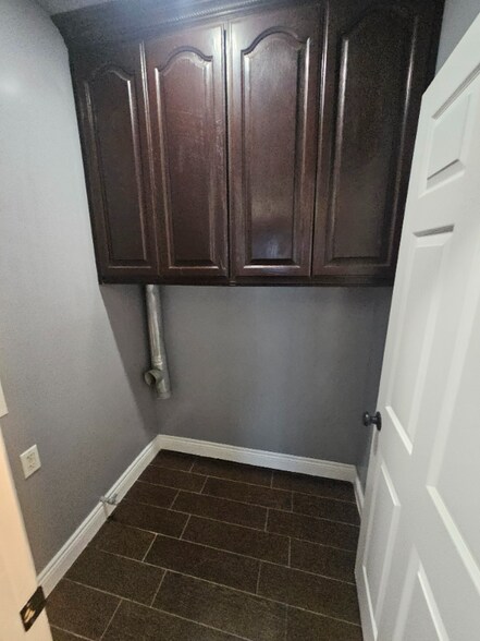 Building Photo - 2811 N Wilmington Ave