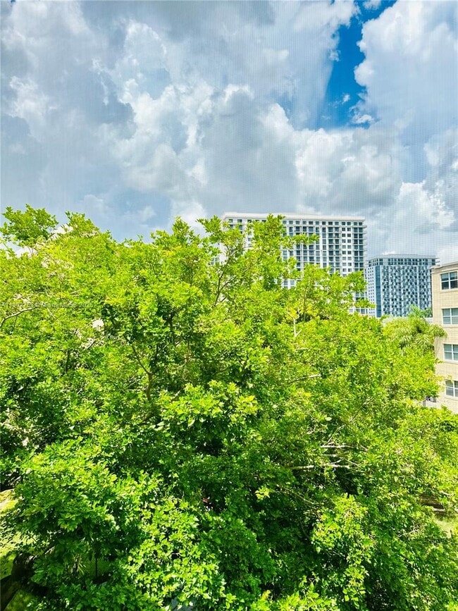 Building Photo - 8333 Lake Dr